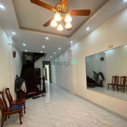 Bán nhà Xuân Thủy, Cầu Giấy, 80m2 ô tô vào nhà, lô góc, kinh doanh