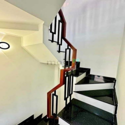 Cần Tiền Bán gấp nhà mới 4 tầng hẻm 7m sát Phan Xích Long 180m2 7ty9