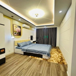 Cần Tiền Bán gấp nhà mới 4 tầng hẻm 7m sát Phan Xích Long 180m2 7ty9