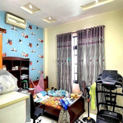 Hai mặt hẻm ô tô vô nhà trường chinh, 4.2x22m, 3 tầng, 8.x tỷ TL