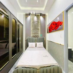 Kẹt vốn kinh doanh cần bán gấp nhà, N. Tri Phương, 60m2, 2tỷ550, SHR