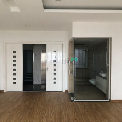 Cho thuê nhà liền kề đường Nguyễn Tuân, Thanh Xuân, DT 90m2, 5 tầng,