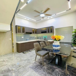 Kẹt vốn kinh doanh cần bán gấp nhà, N. Tri Phương, 60m2, 2tỷ550, SHR