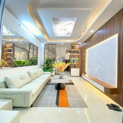 Bán Nhà Hiếm **NGỌC THUỴ**, 46 M2, Ô Tô Đỗ Cửa Nhà, Giá 6,2 Tỷ