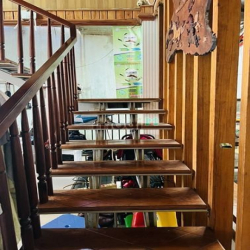 HIẾM, NHÀ GỖ SÂN VƯỜN 115M2, NGANG 11M, yên tĩnh, an lạc.