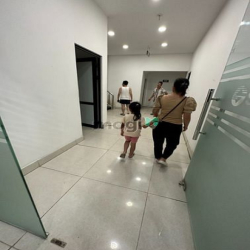 Cho thuê nhà mặt phố NGUYỄN THÁI HỌC,DT 200m2x2 tầng, MT 10m,Giá 180tr