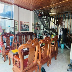 HIẾM, NHÀ GỖ SÂN VƯỜN 115M2, NGANG 11M, yên tĩnh, an lạc.