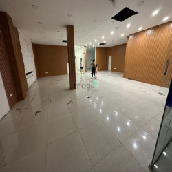 Cho thuê nhà mặt phố NGUYỄN THÁI HỌC,DT 200m2x2 tầng, MT 10m,Giá 180tr