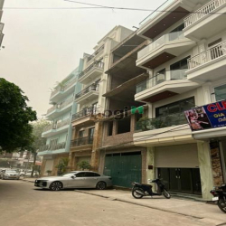Nhà mặt phố Nguyễn Khang DT 97m, 4 tầng, MT 4m, k đồ giá 45tr