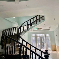 Nhà đẹp 3 tầng 56m2 - Dt: 4m x 14m - Sát bên Landmark 81 - Hẻm ô tô