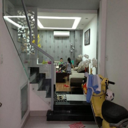 Hẻm xe hơi quay đầu, 5 tầng sát mặt tiền Huỳnh Văn Bánh, DTSD 200m2, 1