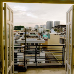 KÍ Túc Xá Ốp Gỗ Rất Đẹp ngay Sư Vạn Hạnh