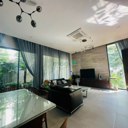 Cho thuê Villa sân vườn Trần Não, Quận 2, Hầm 4 lầu, thang máy full NT