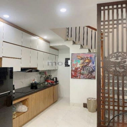 Bán nhà 3 tầng dân xây phố Kẻ Tạnh, gần ô tô tránh, giá cực tốt