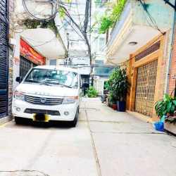 Hẻm xe hơi ngay mặt tiền Lê Văn Duyệt, 4.5 x 9, 3 tầng, Giáp Quận 1