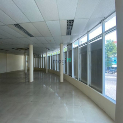 ?Thông tin VP từ 100-200m2 với bãi đỗ xe thoáng,tiện lợi ngay TT q.HC