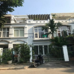 Cho thuê gấp biệt thự Hưng Thái, PMH, Q7, giá 28 triệu/tháng, nhà mới
