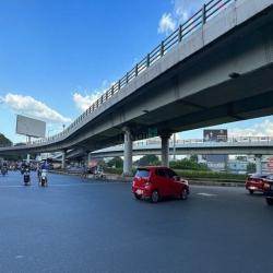 Nhà MTKD gần sân bay 141m2 ngang 5.5m Nguyễn Văn Công TN 20tr, 16.5 tỷ