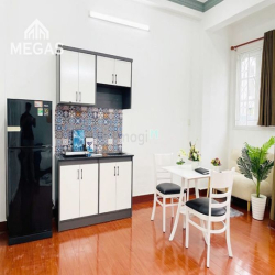 Căn hộ dịch vụ 40m2 ban công rộng, Quận 10