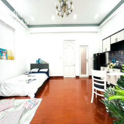 Căn hộ dịch vụ 40m2 ban công rộng, Quận 10