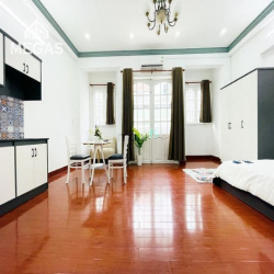 Căn hộ dịch vụ 40m2 ban công rộng, Quận 10