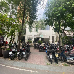 NGANG Lớn 18M - Cho Thuê Nhà MT Lê Thánh Tôn, P Bến Nghé, Quận 1
