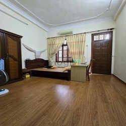 Bán nhà Cầu Giấy, phố Lạc Long Quân 58m giá 11 tỷ, lô góc, ô tô đỗ cửa
