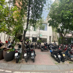 NGANG Lớn 18M - Cho Thuê Nhà MT Lê Thánh Tôn, P Bến Nghé, Quận 1