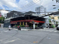 Cho thuê nhà góc 2MT (ngang 15m) đường Trường Sơn và Đồng Nai