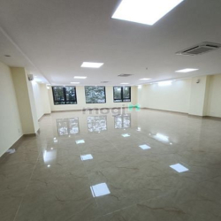 Cho thuê sàn văn phòng Duy Tân 130m2/sàn,9 tầng MT 7m, giá 20tr