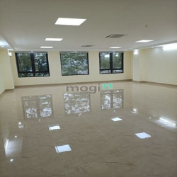 Cho thuê sàn văn phòng Duy Tân 130m2/sàn,9 tầng MT 7m, giá 20tr
