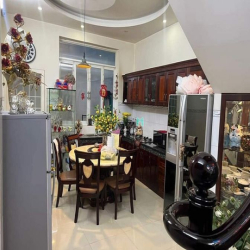 Bán nhà hẻm gần đường Hồ Bá Kiện, 4 tầng, 4.5x11m, nhỉnh 8 tỷ