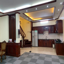 Cho thuê nhà phố Đồng Me - Mễ Trì. DT 60m, 4 tầng. giá 20 triệu