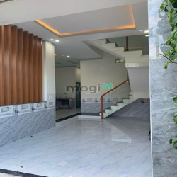 Bán nhà mới xây kiên cố hoàn công xây dựng 1 trệt 1 lầu, đối diện UBND