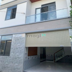 Bán nhà mới xây kiên cố hoàn công xây dựng 1 trệt 1 lầu, đối diện UBND