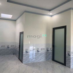 Bán nhà mới xây kiên cố hoàn công xây dựng 1 trệt 1 lầu, đối diện UBND