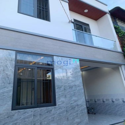 Bán nhà mới xây kiên cố hoàn công xây dựng 1 trệt 1 lầu, đối diện UBND