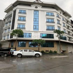 Cho thuê tòa nhà mặt phố Nguyễn Chánh - Trung Hòa - nhà hiện đại
