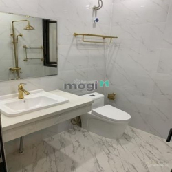 Cho thuê tòa nhà mặt phố Nguyễn Chánh - Trung Hòa - nhà hiện đại