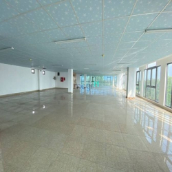 Cho thuê nhà nguyên căn mặt tiền Cao Thắng q3 ngay Võ Văn Tần giá rẻ