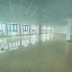 Cho thuê nhà nguyên căn mặt tiền Cao Thắng q3 ngay Võ Văn Tần giá rẻ