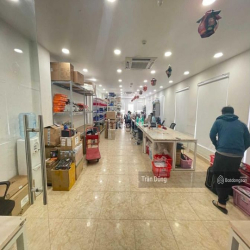 Cho thuê tòa nhà 2MT Hẻm Xe hơi Hai Bà Trưng Phường 7 Quận 3