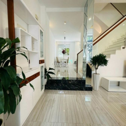 Cho thuê biệt thự đẹp, giá rẻ, 3 lầu, 3pn mỹ phú 3, phú mỹ hưng, Q.7