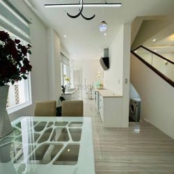 Cho thuê biệt thự đẹp, giá rẻ, 3 lầu, 3pn mỹ phú 3, phú mỹ hưng, Q.7