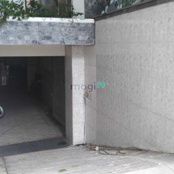 Mặt bằng đẹp . Nguyên căn nhà 1 trệt 3 lầu 1 hầm cực rộng