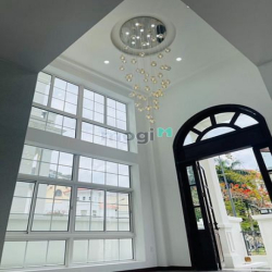 Cho Thuê Biệt thự King Crown Thảo Điền Quận 2 8pn giá 5.500$ TL