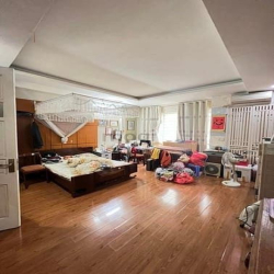Mặt ngõ ôtô tránh 2 thoáng phố Nguyễn Chí Thanh 85m 5T MT5m giá 26 tỷ.