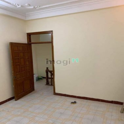 Bán nhà phố Xã Đàn trung tâm Đống Đa, dt 35m, 5T MT 5m , giá 6,8 tỷ.