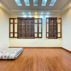 Bán nhà đẹp Tam Trinh, 90m2, 4 tầng, ô tô tránh, vỉa hè   rộng, 29.9 t