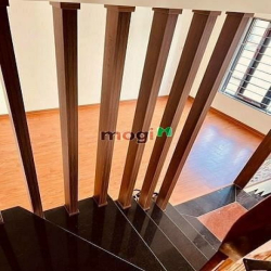 cho thuê căn nhà riêng tầng 2-3-4 , diện tích 180m2 giá rẻ